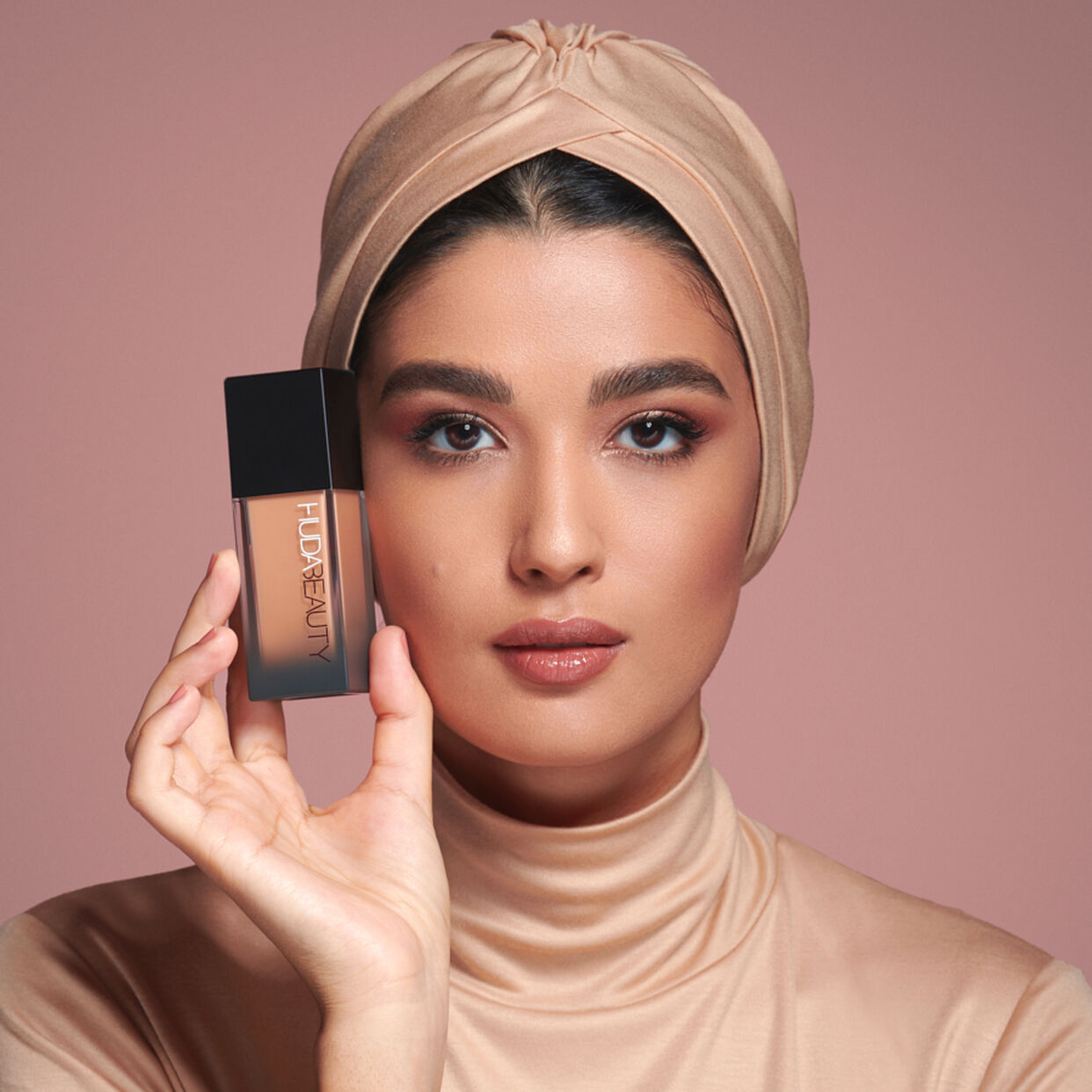 Huda beauty Foundation| FAUXFILTER