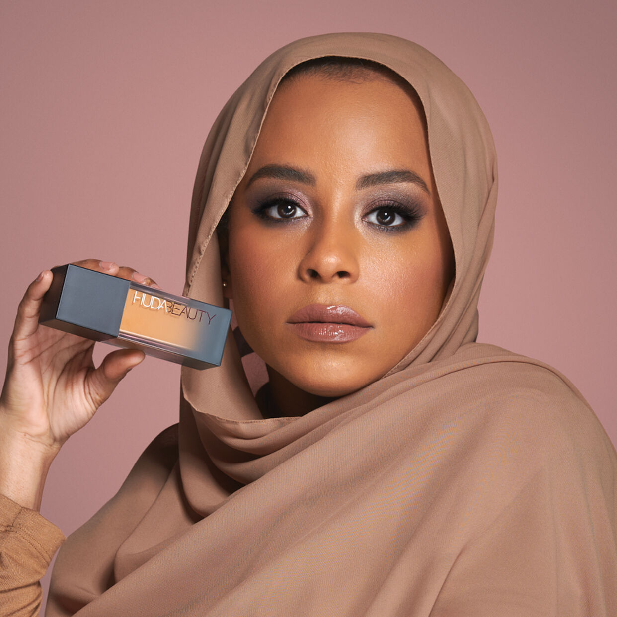 Huda beauty Foundation| FAUXFILTER